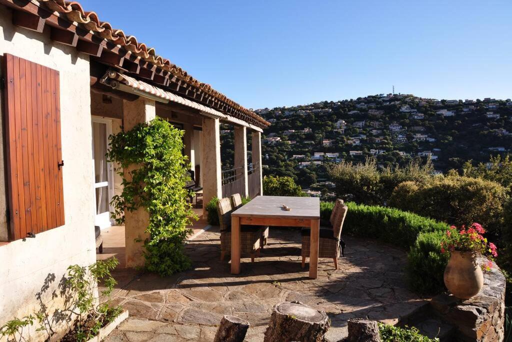 Villa Abeille : Douces Vacances D'Ete Avec Vue Mer Cavalaire-sur-Mer Exterior photo